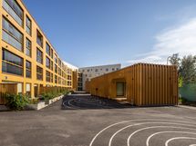 Taloyhtiön asukkaita hemmotellaan suojaisalla korttelipihalla.
