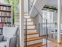 Portaikko yläkertaan