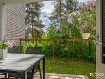 Päivä alkaa rattoisasti terassilla nautitulla aamukahvilla ennen loma- tai työpäivän alkua.
