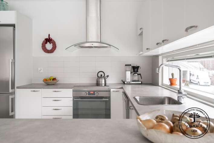 Paritalo, 3mh + k+ oh + wc + khh + kph/s + autokatos + lämmin varasto, 104/114 m², LAUKAA - Näkymä 3