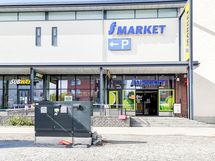 S-market Maunula noin 700m kävelymatkan päässä.