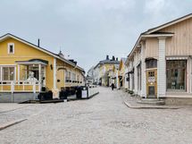 Vanha Porvoo pulppuaa kivijalkaliikkeitä ja tunnelmallisia ravintoloita.