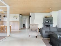 Näkymä olohuoneesta ruokailutilaan