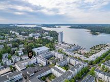 Asunto sijaitsee Kivenlahden merellisessä ympäristössä.