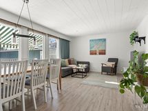 Olohuone markiisi alhaalla