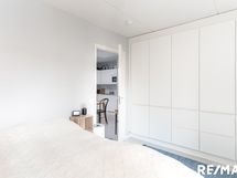 Päämakuuhuoneessa on reilusti säilytystilaa.