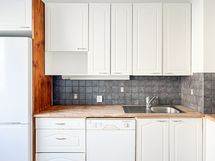 Varustukseen kuuluu astianpesukone.