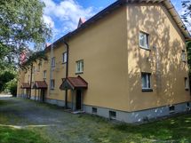 Julkisivuremontti on tuoreeltaan tehty.