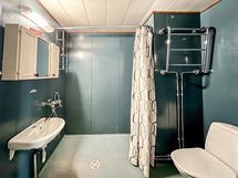 Kylpyhuoneessa on paikka pesukoneelle.