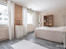 Länsisiiven tilat on haluttaessa mahdollista erottaa kahdeksi erilliseksi makuuhuoneeksi.