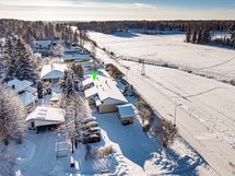 Mannin pellot vieressä