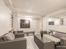 Taloyhtiön saunan pukuhuone