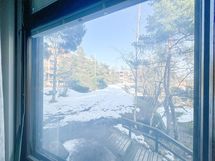 Näkymä makuuhuoneen ikkunasta itään.