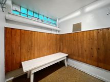 yhtiön saunan pukuhuone