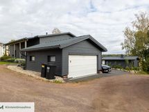 Lämmin, tilava autotalli