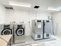 Yhtiössä on asukkaiden käytössä ilmainen pesutupa.