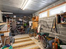 Alakerran iso varasto