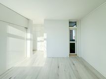 Olohuoneesta on käynti itäparvekkeelle,