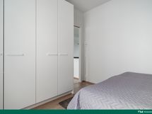 Makuuhuoneessa hyvin kaappitilaa