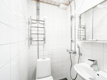 Taloyhtiössä on pesutupa, jossa pyykinpesu käy helposti.