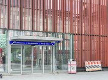 Kivistön asemalle kävelee n.10 minuuttia ja sieltä pääset näppärästi esimerkiksi Helsinkiin.