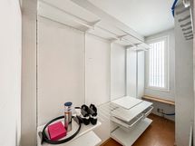 Eteisessä on erittäin tilava varastohuone