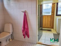wc-istuin myös kylpyhuoneessa
