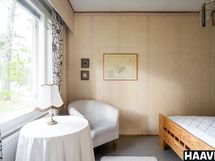Olohuoneen viereinen makuuhuone / alkovi