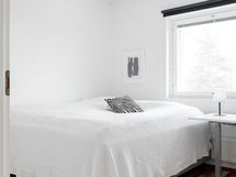 Makuuhuoneessa kaapistot