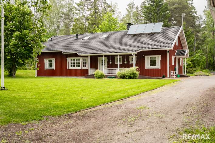 Omakotitalo, 4h+k+kph+3wc+s+khh+ yläkerrassa 2*mh ja oleskelutila, 207/225 m², Nuuksio, Espoo