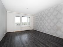 Olohuoneesta kulku parvekkeelle.