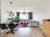 Todella tilava olohuone