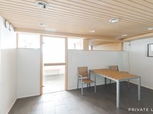 Yhtiön sauna- ja kylpytilojen pukuhuone