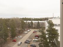 Näkymä makuuhuone no1 ikkunasta - taloyhtiön parkkipaikkoja