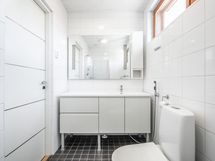 2. Kerroksen kylpyhuone