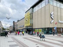 Ydinkeskustan palveluille kävelee noin kymmenessä minuutissa.