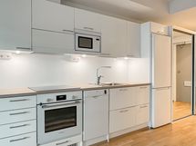 Avokeittiön varusteisiin kuuluu mm. astianpesukone.