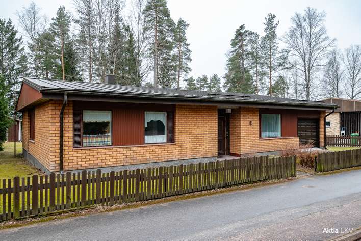 Omakotitalo, 3 mh, oh, k, apuk, kph, s+varastoja ja autotalli, iso ulkovarasto, 112/173 m², Karjaa, Raasepori