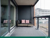 Valtava lasitettu parveke