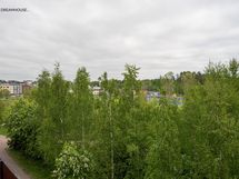 Parvekkeelta vehreät näkymät.