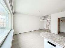 Huone on hyvän kokoinen