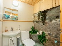 juhlatilan wc (alakerrassa)