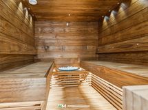 Saunan valaistusta voi säätää portaattomasti luomaan tunnelmaa.