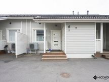 Lämmin varasto on sisäänkäynnin vieressä.