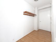 Kivan kokoinen eteinen