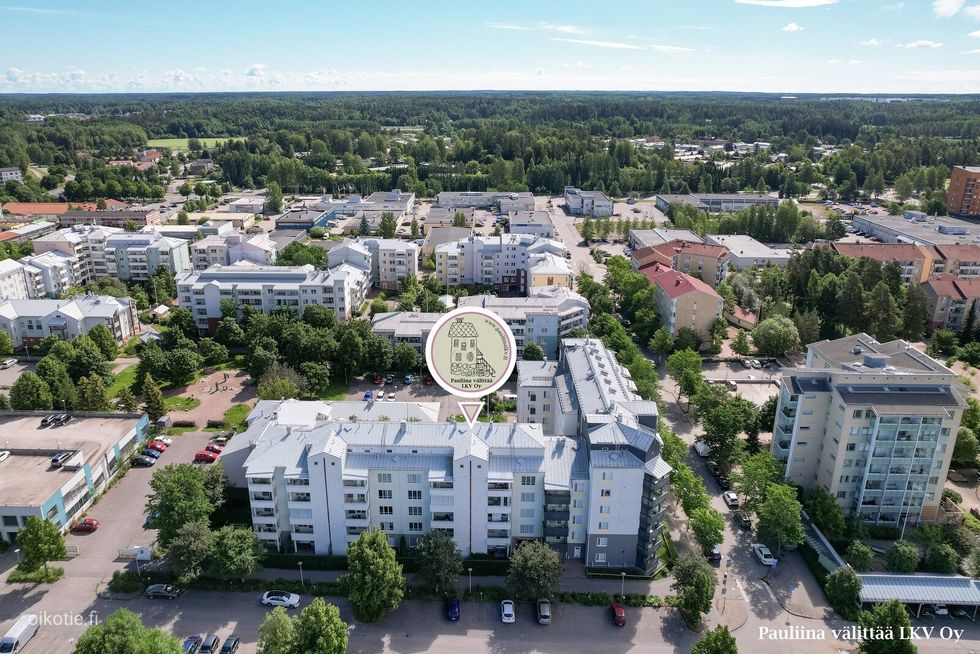 Juna-asema (HSL) n. 800 m.