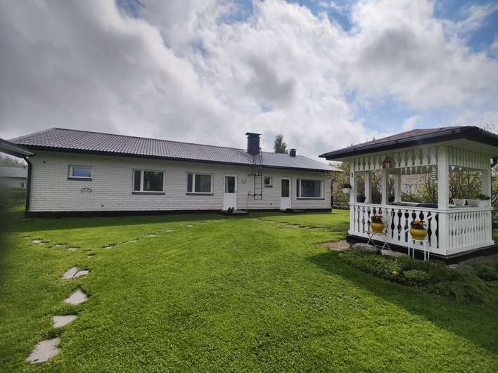 Omakotitalo, 4h+k+ph+s+at, 110/132 m², Pihlajaniemi, Savonlinna