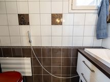 Neljännen makuuhuoneen yhteydessä on talon kolmas wc