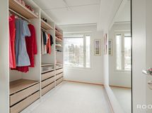 Makuuhuone 3 / työ-, vaatehuone