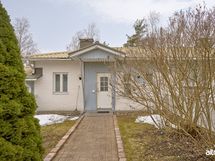 Etupiha itään